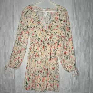 NWT-H&M Woman’s Plissé Ivory Floral Dress Long Balloon Sleeves V Neck Size M